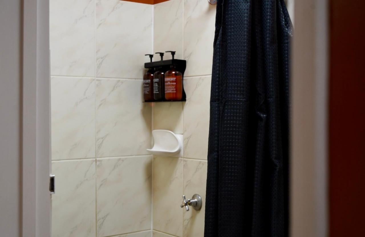 גונדיווינדי O'Shea'S Royal Hotel מראה חיצוני תמונה
