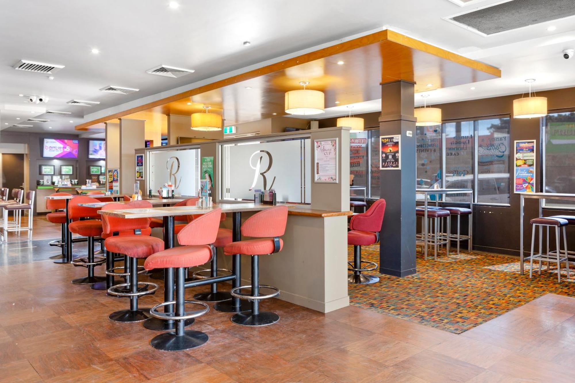 גונדיווינדי O'Shea'S Royal Hotel מראה חיצוני תמונה