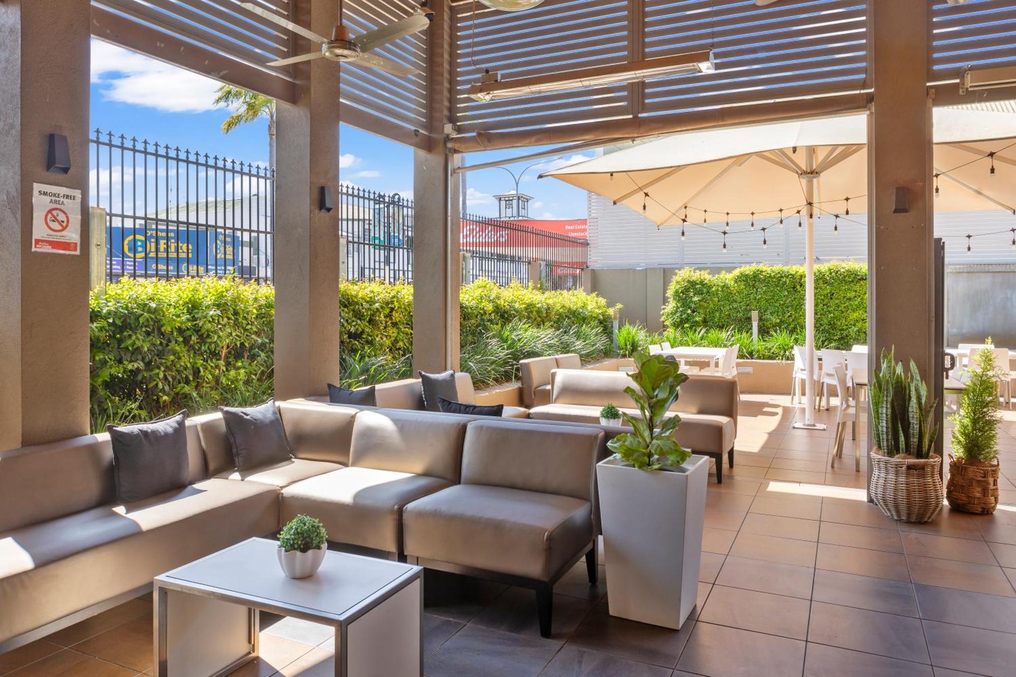 גונדיווינדי O'Shea'S Royal Hotel מראה חיצוני תמונה